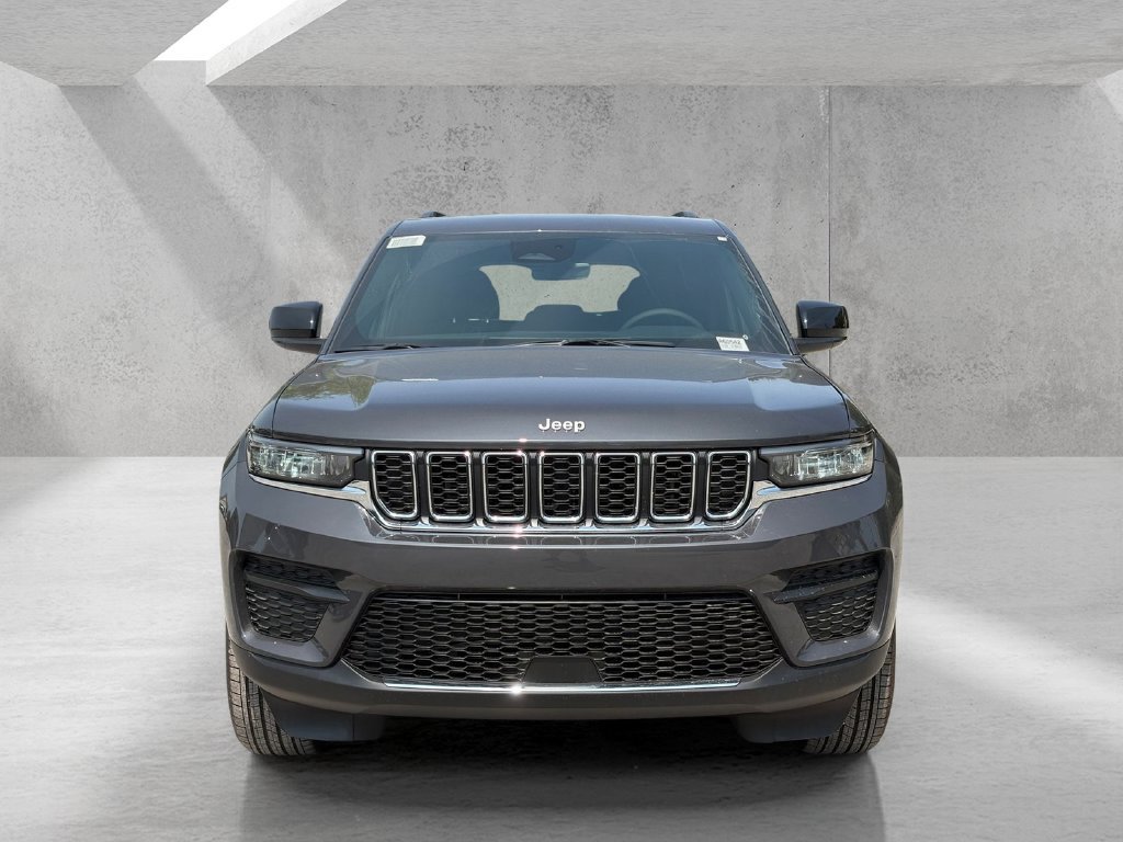 New 2026 Jeep Grand Cherokee Laredo RWD image 2