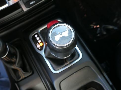 Used 2020 Jeep Wrangler Unlimited Sahara image 19