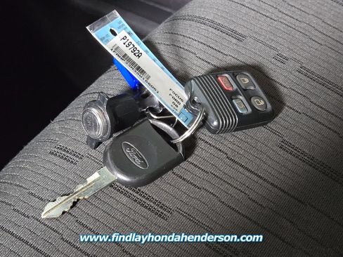 Used 2008 Ford Focus Coupe FWD image 31