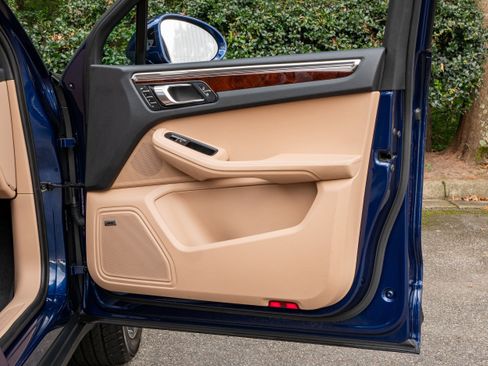 Used 2024 Porsche Macan image 30