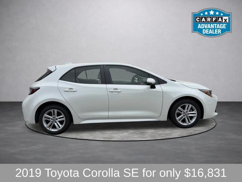 Used 2019 Toyota Corolla SE w/ Carpet Mat Package FWD image 2