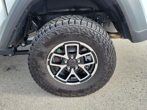 Used 2025 Jeep Gladiator Rubicon AWD/4WD image 24