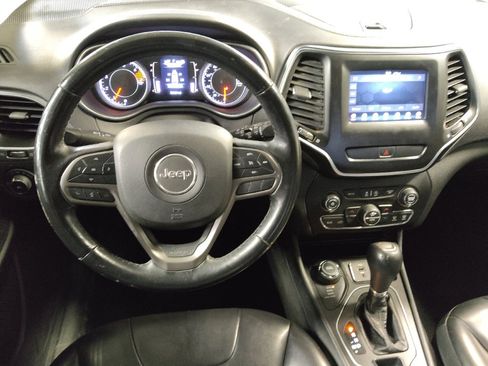 Used 2019 Jeep Cherokee Latitude Plus w/ Comfort/Convenience Group AWD/4WD image 22