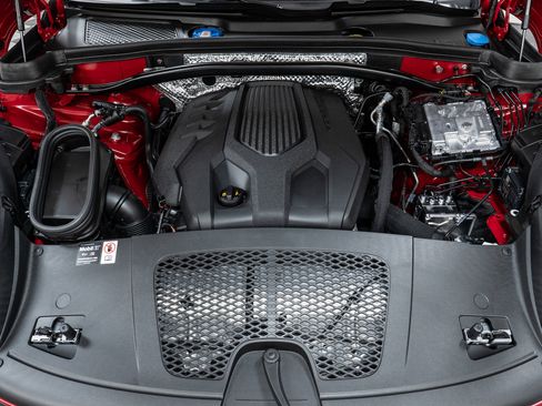 Used 2025 Porsche Macan image 12