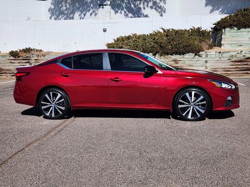 Used 2019 Nissan Altima 2.5 SR w/ SR Premium Package image 2