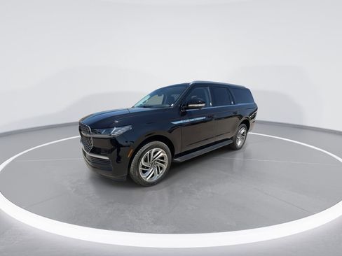 New 2026 Lincoln Navigator L Premier AWD/4WD image 4