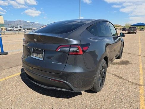 Used 2021 Tesla Model Y Long Range AWD/4WD image 3