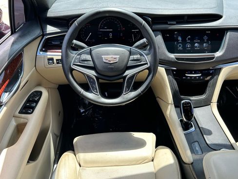 Used 2017 Cadillac XT5 Luxury w/ Driver Awareness Package FWD image 11