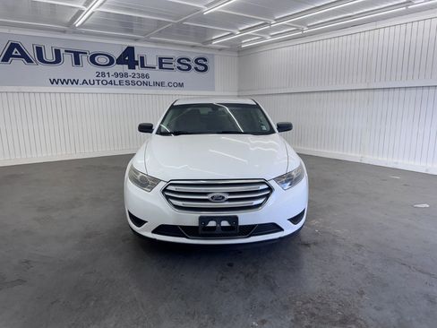 Used 2017 Ford Taurus SE image 2