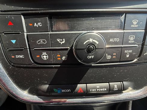 Used 2020 Dodge Grand Caravan GT FWD image 32
