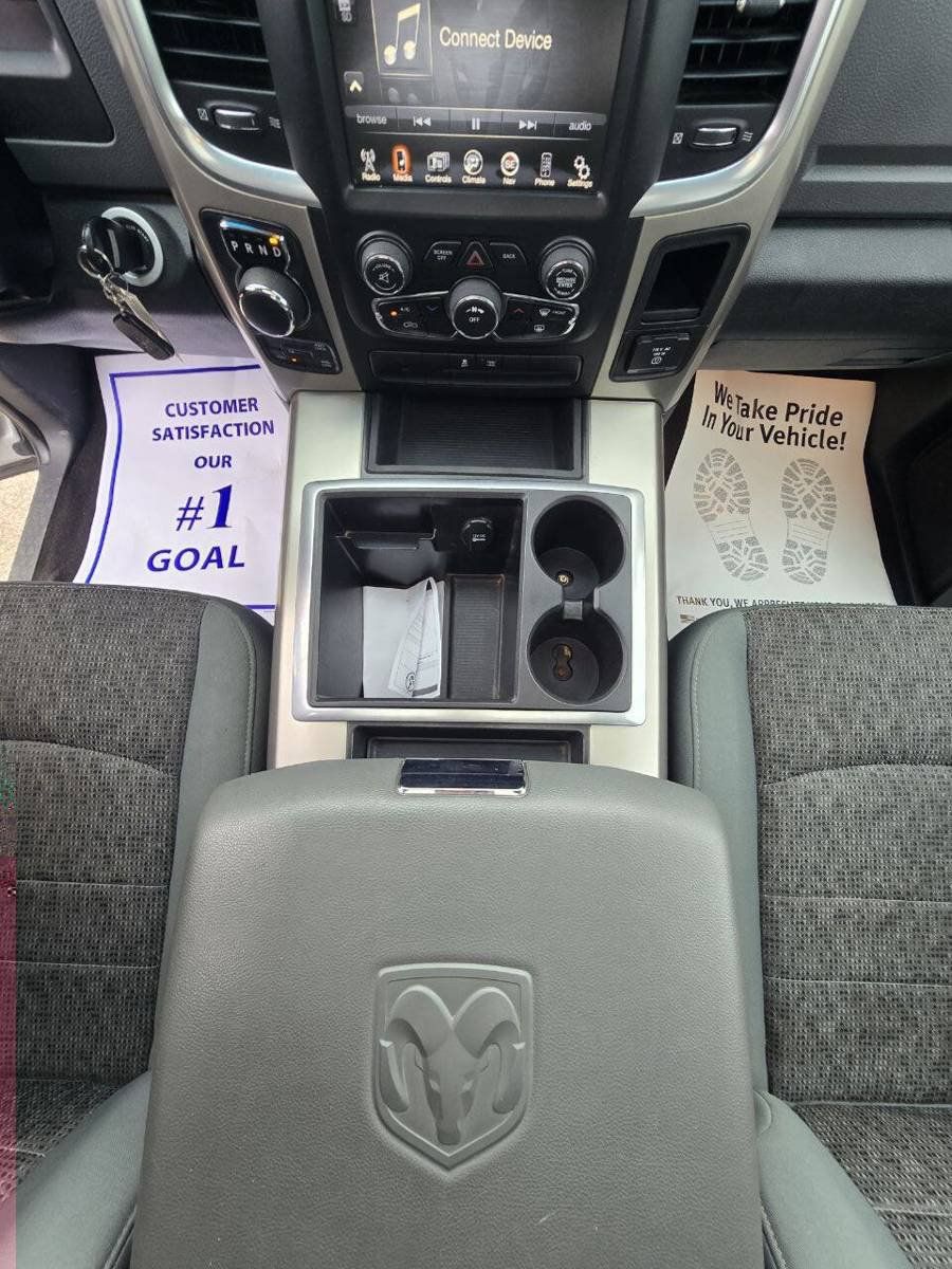 Used 2015 RAM 1500 Classic SLT w/ SLT Plus D←cor Group AWD/4WD image 18