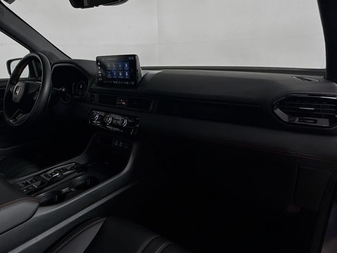 Certified 2025 Honda Pilot TrailSport image 38