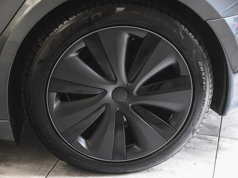 Used 2021 Tesla Model S Plaid image 7