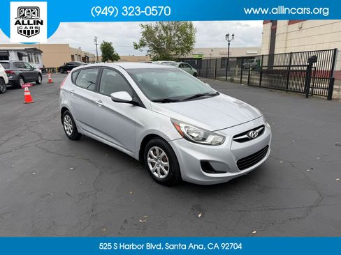 Used 2013 Hyundai Accent GS FWD image 3