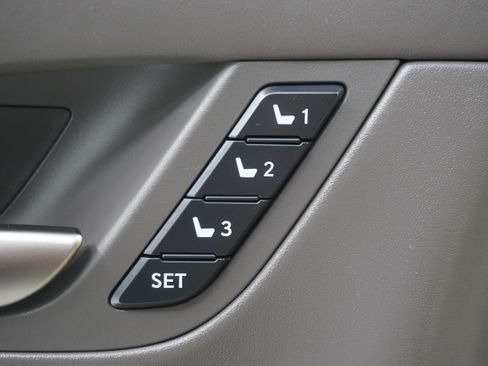 Used 2019 Lexus LX 570 4WD w/ Luxury Package image 19
