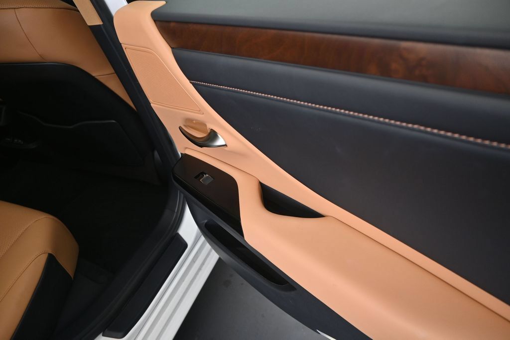 Certified 2024 Lexus ES 350 w/ Premium Package FWD image 21