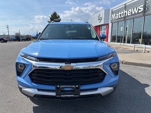 Used 2024 Chevrolet TrailBlazer LT w/ LT Cold Weather Package image 2