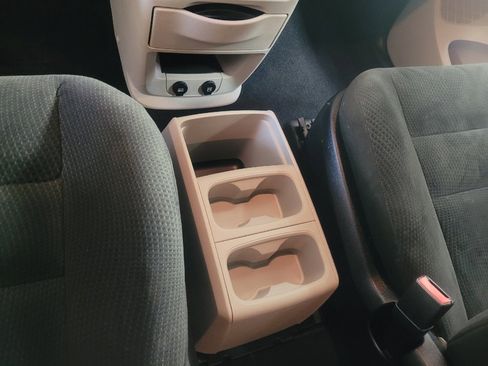 Used 2016 Dodge Grand Caravan SE image 26