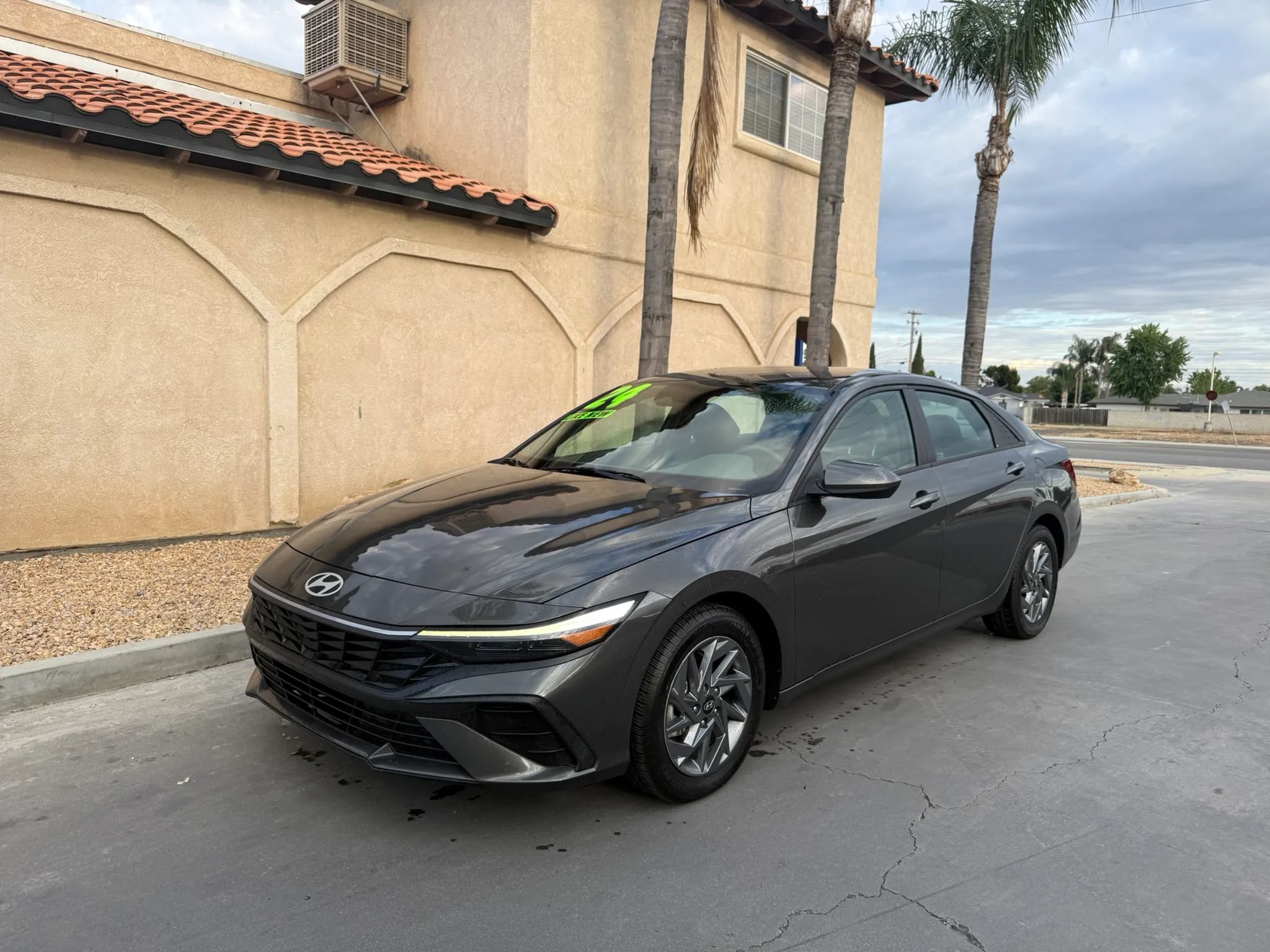 Used 2024 Hyundai Elantra SEL FWD image 1