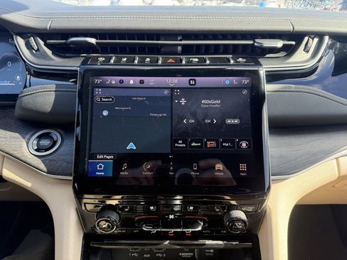 Used 2023 Jeep Grand Cherokee Limited w/ Luxury Tech Group II image 12