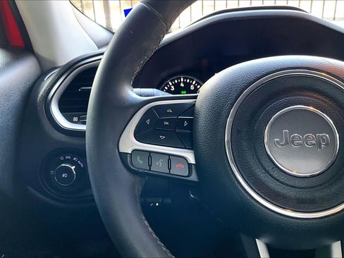 Used 2018 Jeep Renegade Latitude image 23