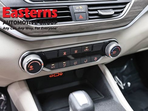 Used 2025 Nissan Altima 2.5 SV FWD image 20