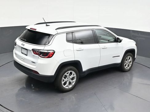 Used 2024 Jeep Compass Latitude AWD/4WD image 22