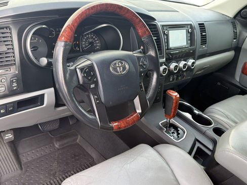 Used 2019 Toyota Sequoia Platinum AWD/4WD image 4