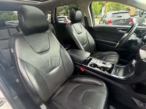 Used 2019 Ford Edge Titanium w/ Equipment Group 301A AWD/4WD image 37