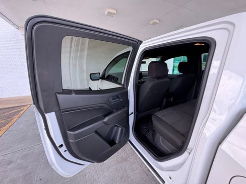 Used 2025 Chevrolet Colorado W/T w/ WT Custom Package RWD image 19