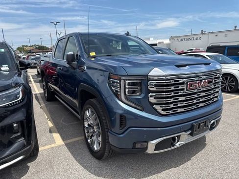 Used 2025 GMC Sierra 1500 Denali w/ Denali Reserve Package AWD/4WD image 8