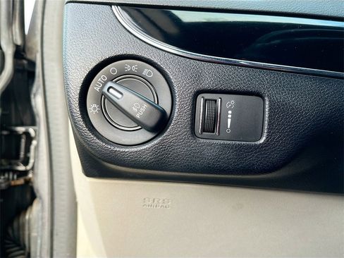 Used 2019 Dodge Grand Caravan SXT image 10