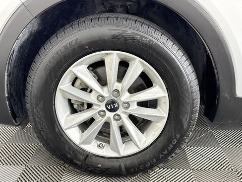 Used 2020 Kia Sorento LX image 32