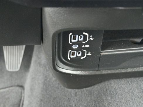 Used 2025 RAM 2500 Big Horn AWD/4WD image 25