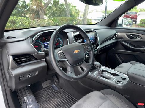 Used 2023 Chevrolet Traverse LT FWD image 18