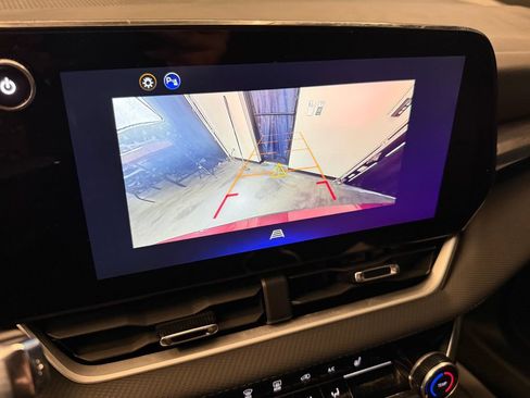 Used 2025 Chevrolet Equinox LT FWD image 13