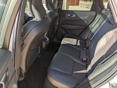Certified 2023 Volvo XC60 B5 Plus AWD/4WD image 23