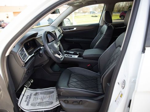 Used 2024 Volkswagen Atlas SEL Premium R-Line image 21