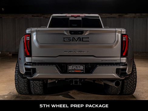 Used 2025 GMC Sierra 3500 Denali w/ Denali Reserve Package AWD/4WD image 8