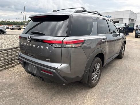 Used 2025 Nissan Pathfinder SV w/ SV Premium Package AWD/4WD image 9