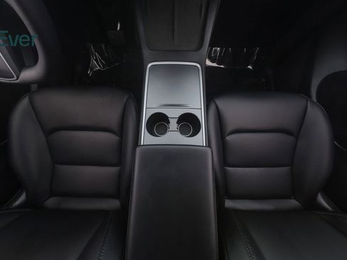 Used 2022 Tesla Model Y Long Range AWD/4WD image 26