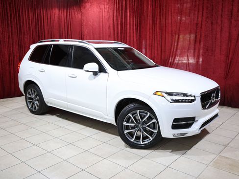 Used 2019 Volvo XC90 T5 Momentum FWD image 2