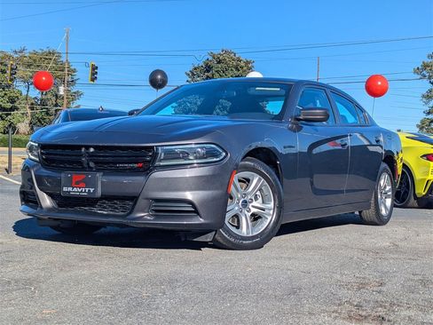 Used 2022 Dodge Charger SXT image 2
