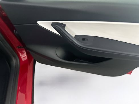 Used 2021 Tesla Model Y Long Range image 31