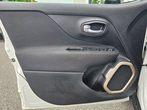 Used 2015 Jeep Renegade Latitude AWD/4WD image 24