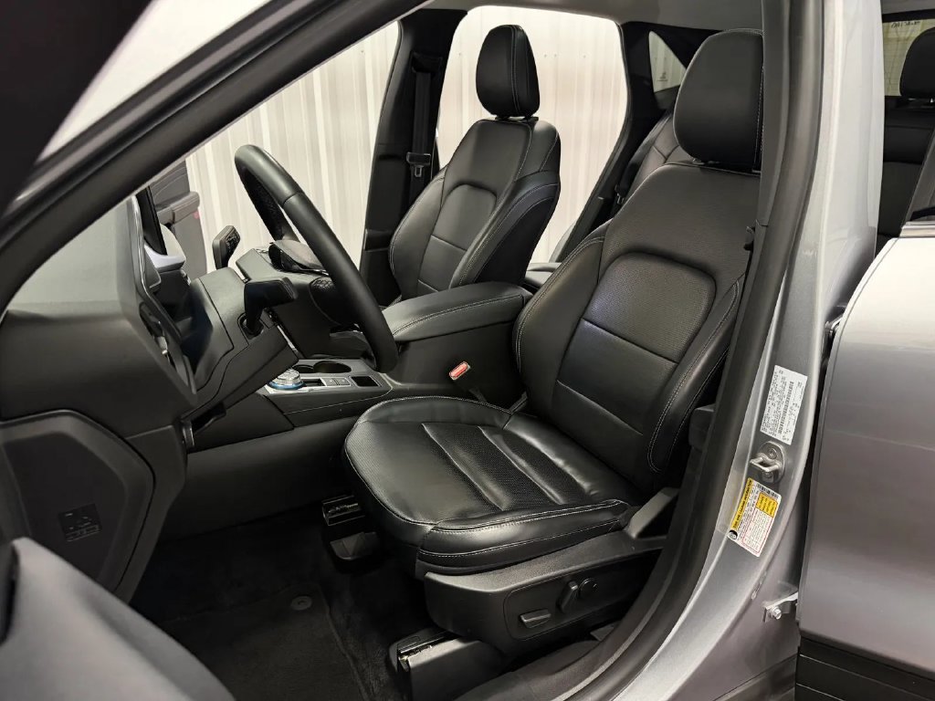 Used 2023 Ford Escape Platinum AWD/4WD image 38