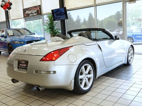 Used 2004 Nissan 350Z Touring RWD image 16