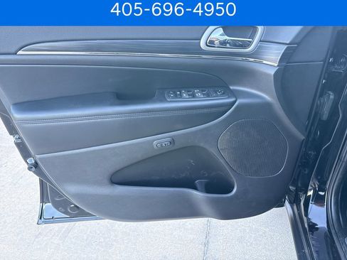 Used 2020 Jeep Grand Cherokee Limited AWD/4WD image 10