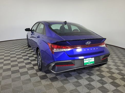 Used 2025 Hyundai Elantra Sport FWD image 5