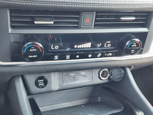 Used 2024 Nissan Rogue SV FWD image 19